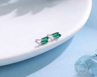 ダブル台形エメラルドグリーンCZスタッドピアス（スターリングシルバー製）