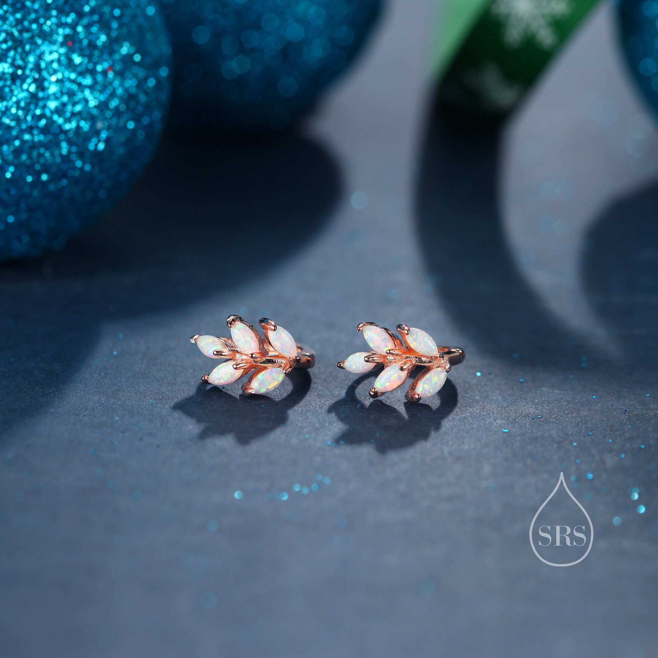 Orecchini in argento con opale blu // Leva posteriore in opale