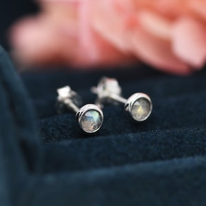Labradorit Ohrstecker, 3 mm oder 4 mm, echte Labradorit Edelstein Ohrstecker, Lünette, minimalistischer Stil