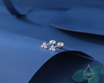 キラキラ輝くキュービックジルコニアクリスタルがあしらわれた、スターリングシルバー製の極小スリードットトリオ18ゲージスクリューバックピアス