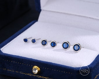Orecchini con castone CZ blu zaffiro in argento sterling, disponibili in 3 mm, 4 mm, 5 mm, orecchini con CZ taglio brillante, perno CZ minimale