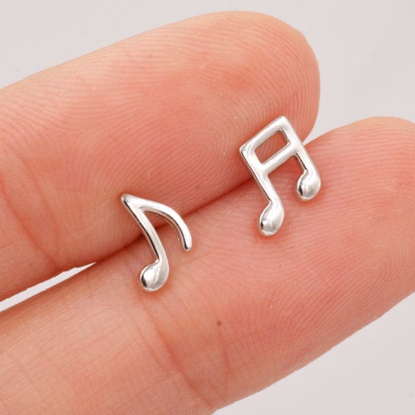 Puces d'oreilles notes de musique dépareillées en argent sterling, Puces d'oreilles symbole de la musique, Boucles d'oreilles mignonnes et amusantes pour les amateurs de musique