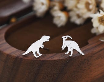 Pendientes de botón asimétricos de dinosaurio T-Rex Tyrannosaurus en plata de ley, plata u oro. Joyas asimétricas de Parasaurolophus y T Rex.