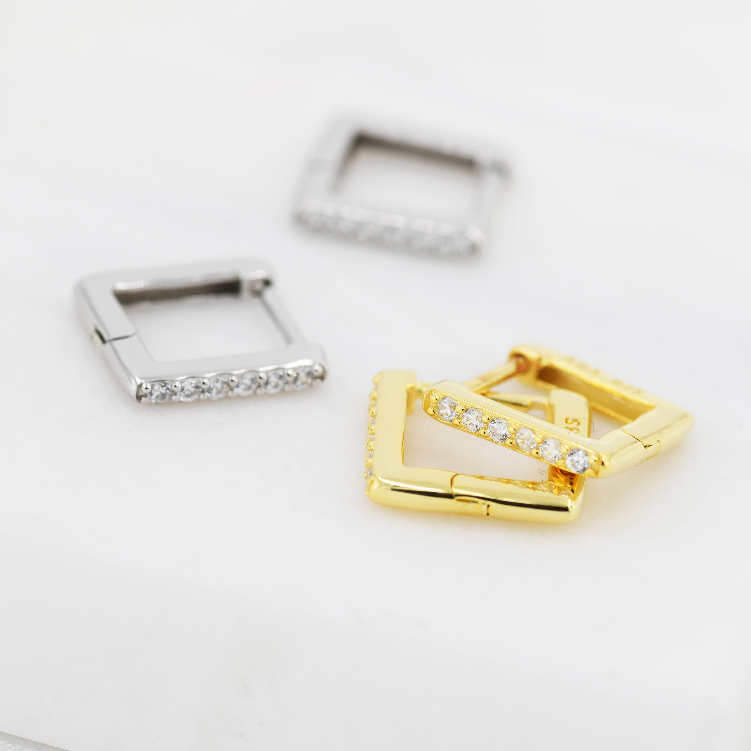 MICSAVI Orecchini A Cerchio Quadrati In Argento 925 Con Zirconi Bianchi - Ipoallergenici, Piccoli E Brillanti - Regalo In Sacchetto Di Velluto
