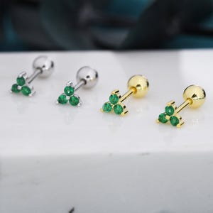 Tiny Three Smaragdgroene CZ-oorbellen met schroefsluiting in sterlingzilver, groene CZ Trinity-schroefoorbellen, CZ Trio-oorbellen