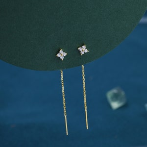 Hortensien Blume CZ Threader Ohrringe in Sterling Silber, Silber oder Gold, vier Punkt Kristall Ohr Threader, Blumen CZ Ohrringe Bild 2