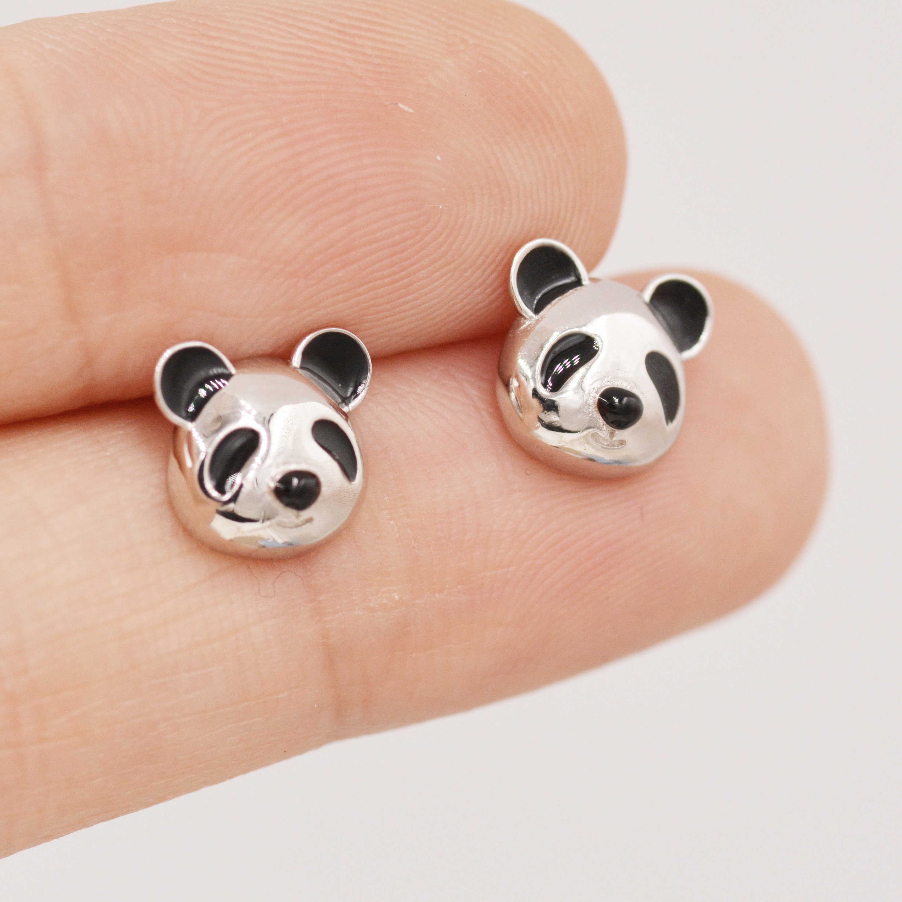 Orecchini pendenti a forma di panda in pelle sintetica per donne