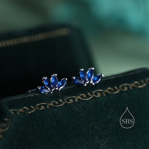 Puces d'oreilles fleur de lotus cz bleu saphir en argent sterling