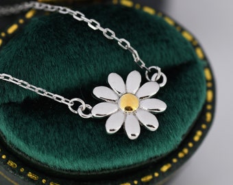 Tiny Daisy Pendant Necklace in Sterling Silver, Daisy Flower Necklace,  Nature Inspired Jewellery