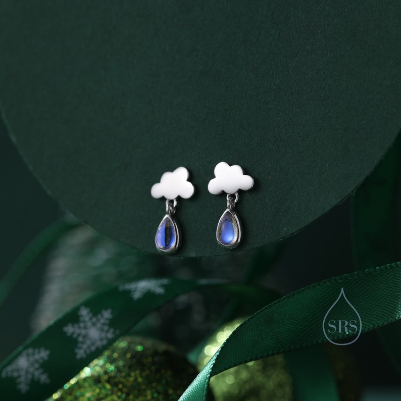 Dainty Cloud y Moonstone Raindrop Stud Pendientes en plata de ley, plata u oro, pendientes de nube, pendientes de gota de piedra lunar imagen 3