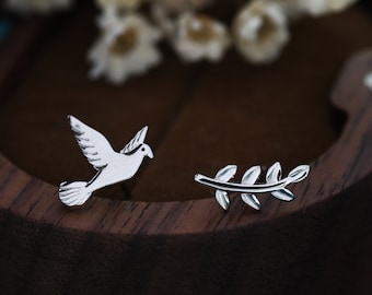 Pendientes de plata de ley con paloma de la paz y rama de olivo desparejados, pendientes asimétricos con pájaro de la paz y hoja.
