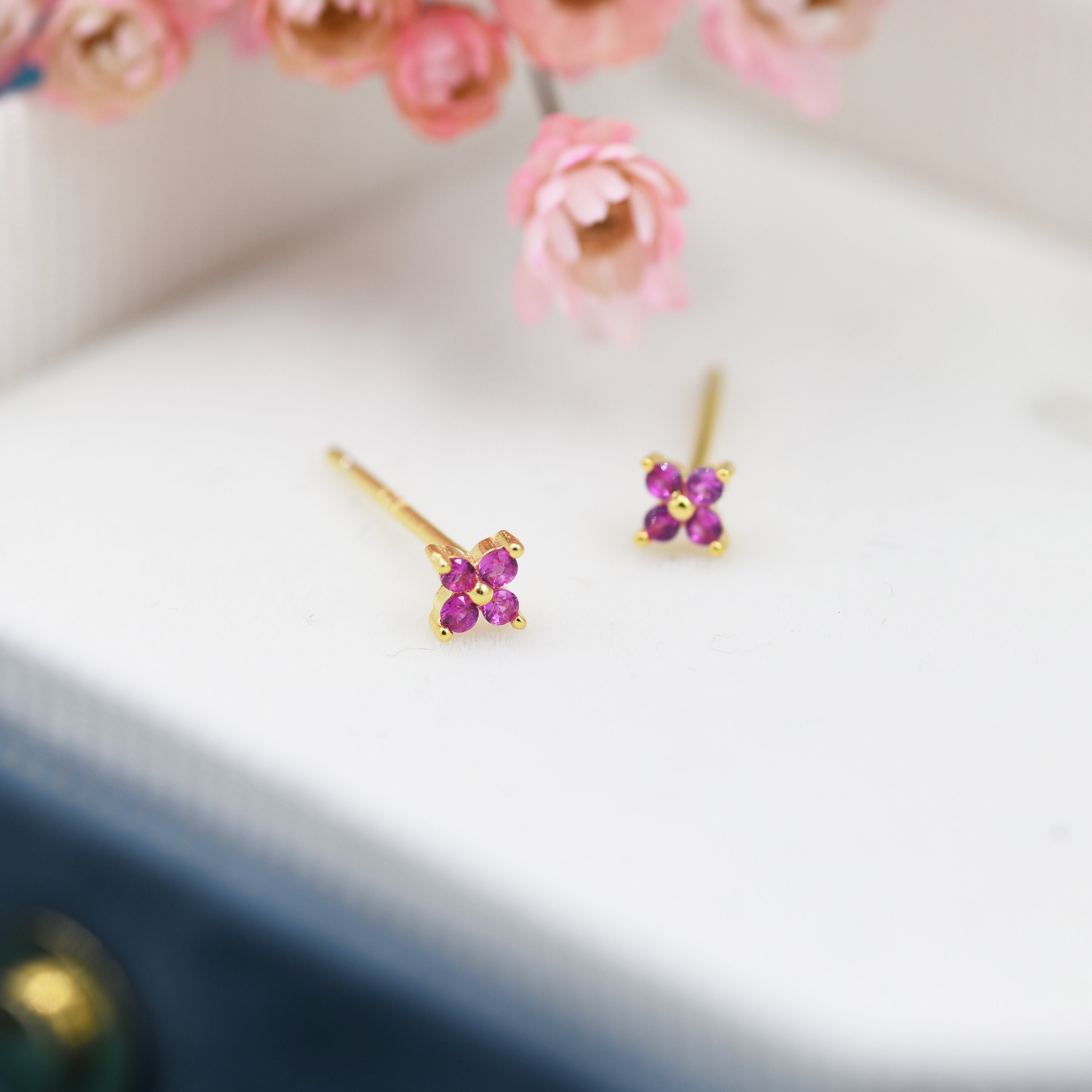 ルビーピンク CZ フラワースタッドピアス(スターリングシルバー ルビーピンク CZ フラワースタッドピアス(スターリングシルバー