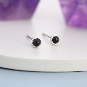 スターリングシルバーのブラックオニキススタッドイヤリング、3mmの本物のブラックオニキスストーン、半貴石ジュエリー