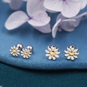 Kleine Daisy Blume Ohrringe in Sterling Silber - Niedliche Blumen Ohrringe - Spaß, Ohrläppchen oder Knorpel