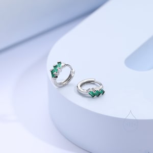 Brincos de argola geométrica Baguette CZ Cluster Huggie Hoop em prata esterlina, prata ou ouro, CZ verde, azul, roxo ou transparente