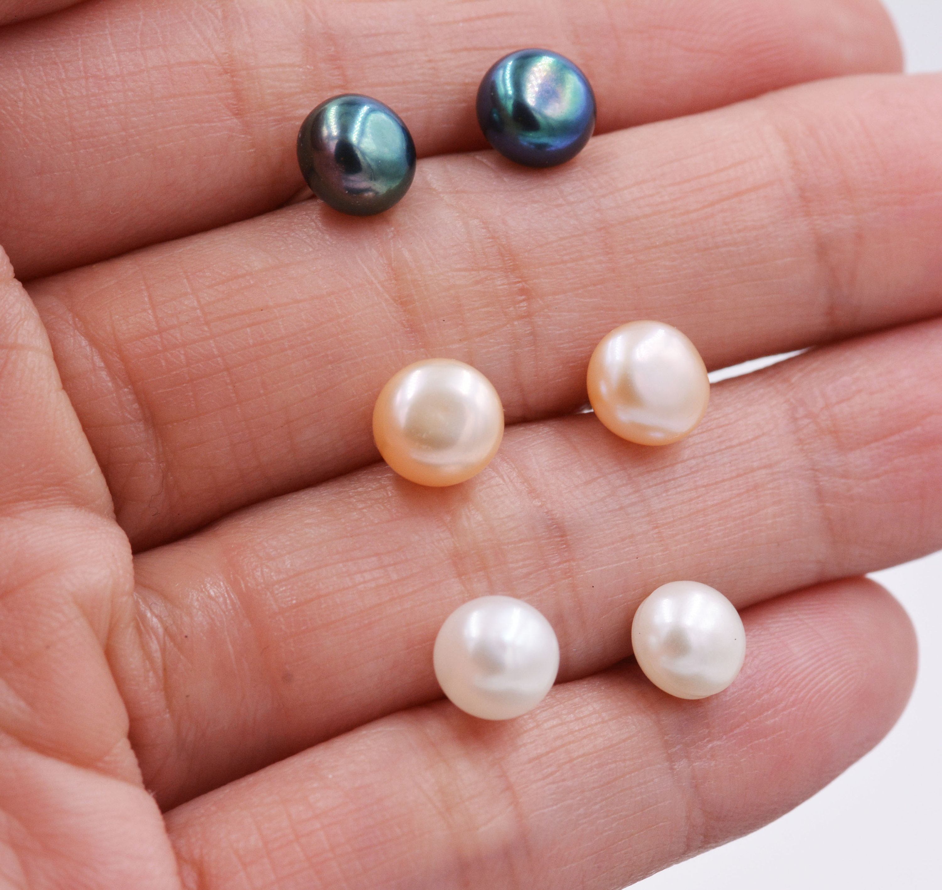 Beautiful Pair of Real Fresh Water Pearl Stud Earrings in Sterling Si…