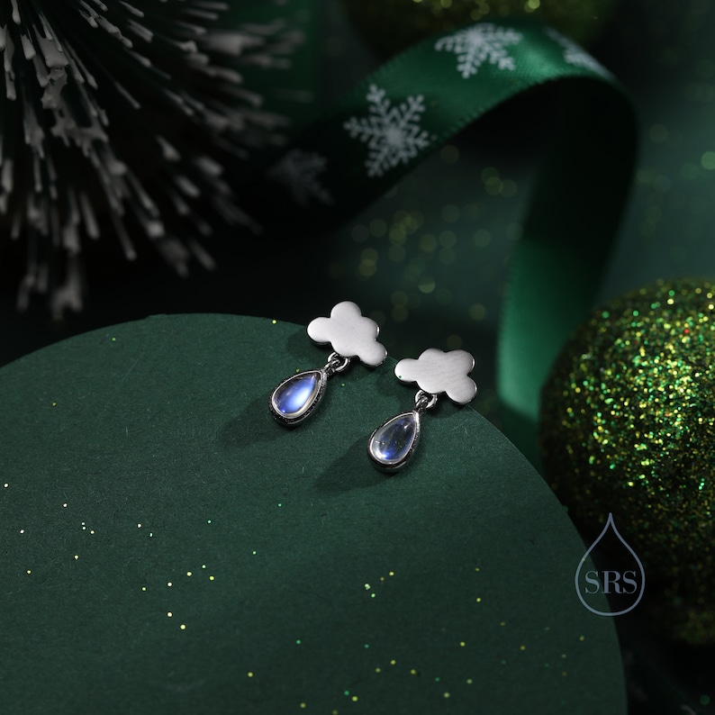 Dainty Cloud y Moonstone Raindrop Stud Pendientes en plata de ley, plata u oro, pendientes de nube, pendientes de gota de piedra lunar imagen 4