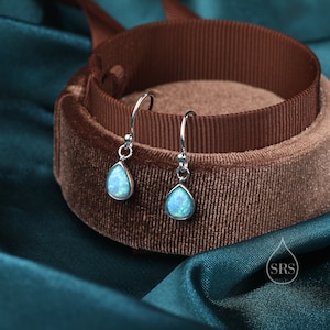 Pendientes de gancho con ópalo azul en plata de ley, delicados pendientes de ópalo azul y pendientes de ópalo en forma de pera.