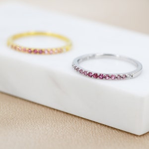 Ruby Red Ombre Half Eternity Ring en argent sterling, argent ou or, anneau maigre CZ rouge, anneau d'empilage minimaliste US 5 8 image 1