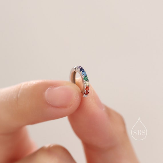 Orecchini a cerchio con punte in argento sterling, orecchini a cerchio con zirconi arcobaleno - Italia