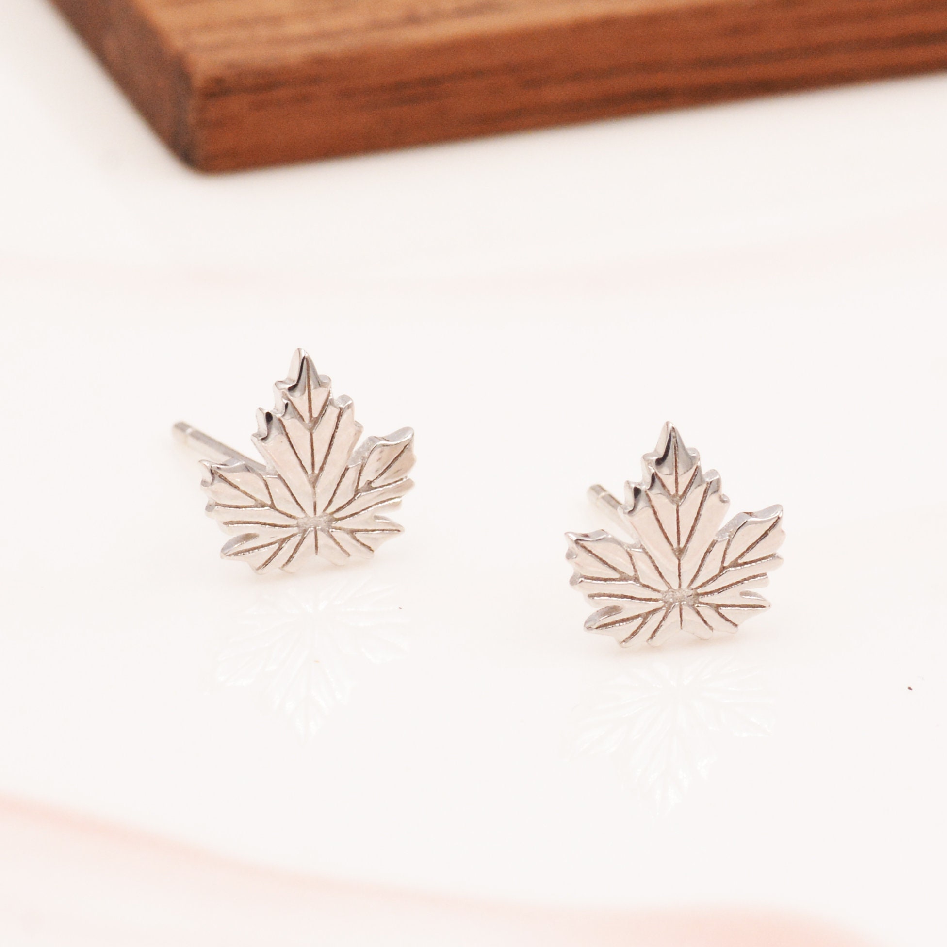 Maple leaf earrings studs Clearance