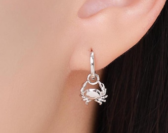 Sterlingzilveren krabbengelen Huggie Hoops, afneembare krabbeloorbellen, sierlijke bengeloorbellen, visoorbellen, oceaandier