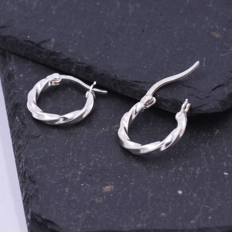 Simple Minimalist Hoop Earrings L77 Timeless Elegant Design Twisted Rope Chubby Huggie Hoop Earrings