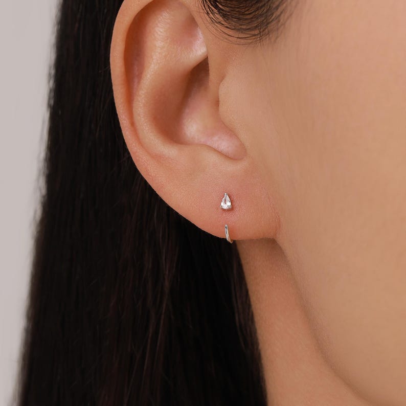 Boucles d'oreilles créoles Huggie en argent sterling avec zircon cubique transparent en forme de goutte, petites créoles ouvertes en zircon cubique taille poire, fermoirs à enfiler, demi-créoles image 8