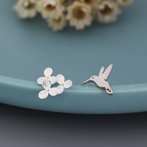 Clous d'oreilles dépareillés en argent sterling colibri et fleur d'hortensia, boucles d'oreilles asymétriques en forme de fleur et colibri