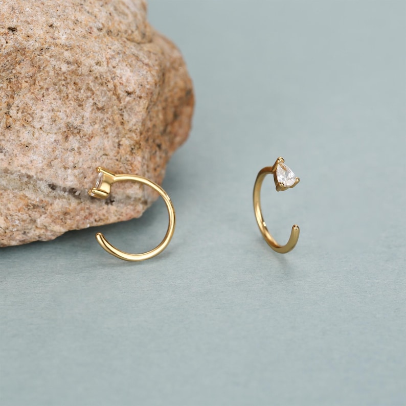 Boucles d'oreilles créoles Huggie en argent sterling avec zircon cubique transparent en forme de goutte, petites créoles ouvertes en zircon cubique taille poire, fermoirs à enfiler, demi-créoles image 7