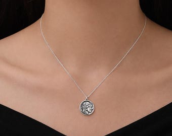 Colar com Pingente de Moeda Grega em Prata de Lei - Colar Inspirado no Tetradracma de Ática, Inspirado em Moedas da Grécia Antiga, Fundido em um Lado.