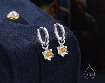 Daffodil Huggie Hoop in Sterling Silver, Partial Gold, Flower hoop Earrings, Daffodil Floral Earrings, 8mm Inner Diameter