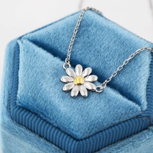 Collier pendentif petite marguerite en argent sterling, collier fleur marguerite, bijoux inspirés de la nature image 5