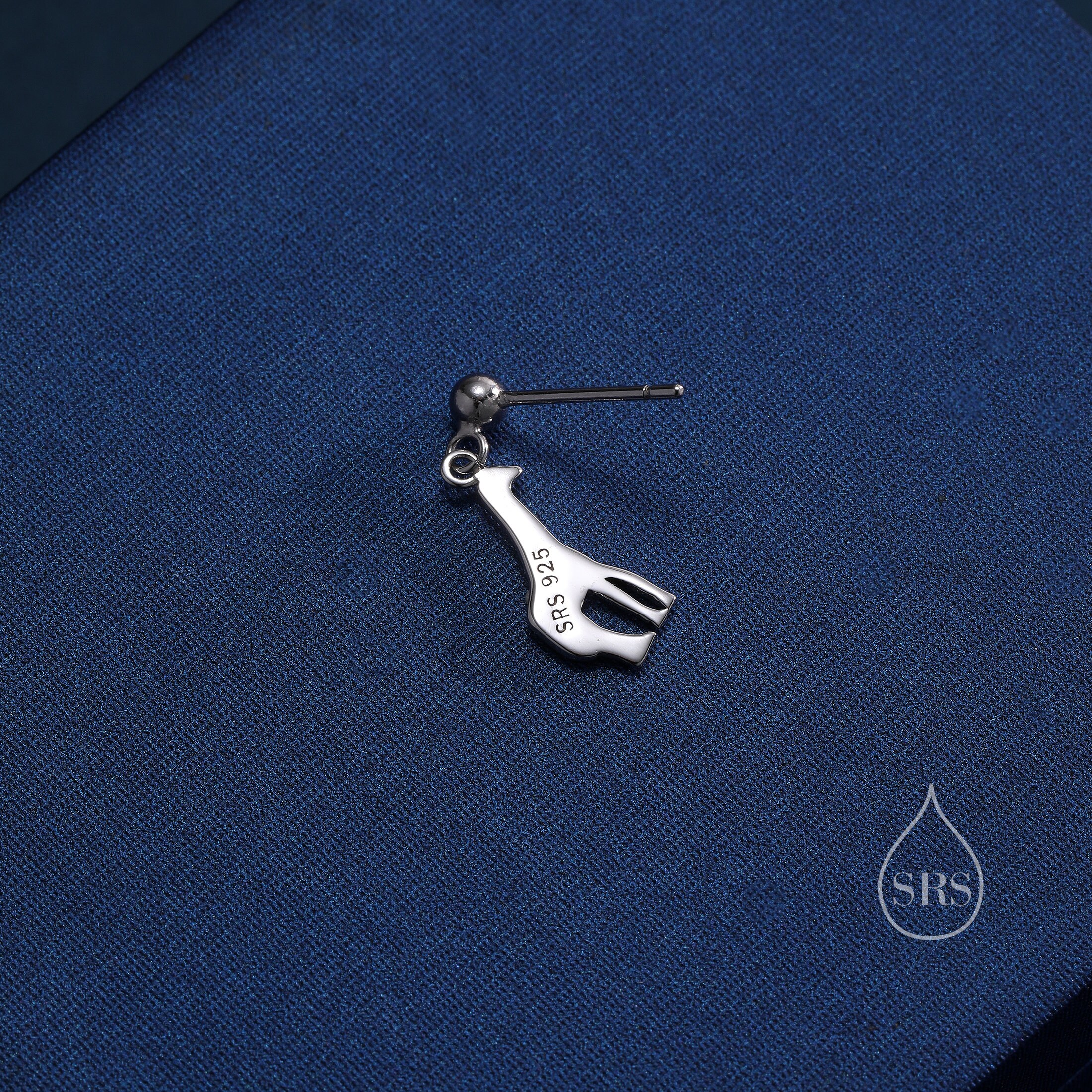 Collana con ciondolo a forma di giraffa in argento sterling con cuore e cristallo