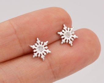 Polished And Nickel Free Liara Snowflake Cubic Zirconia Ear Studs 925 Sterling Silver Polished And Nickel Free Liara Snowflake Cubic Zirconia Ear Studs 925 Sterling Silver