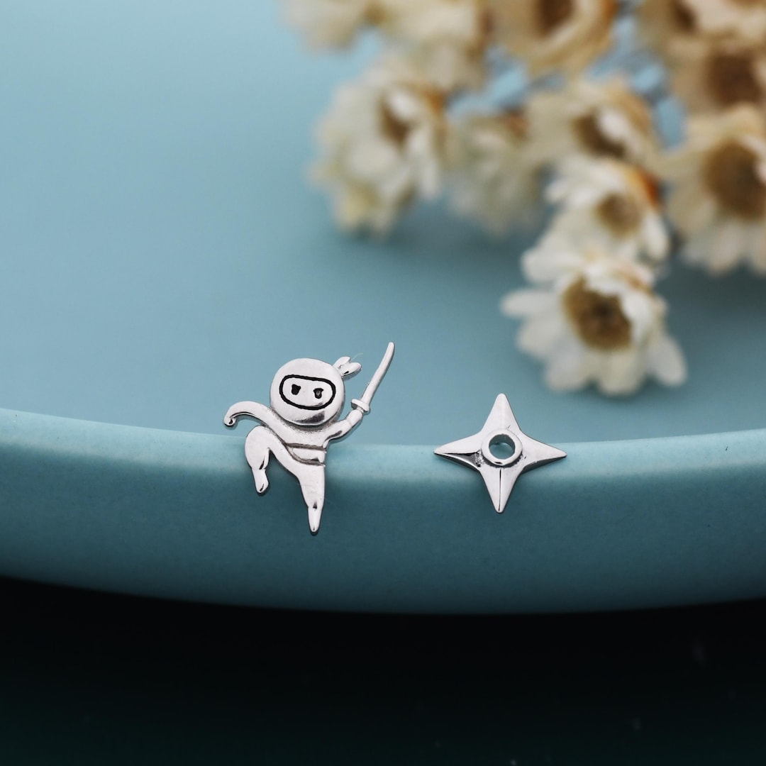 Mismatched Ninja and Ninja Shuriken Star Stud Earrings in Sterling Silver, Silver or Gold or Rose Gold or Black, Asymmetric Ninja Earrings - Etsy Japan