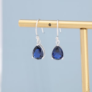 Sapphire Blue Pear Cut CZ Drop Oorbellen in Sterling Zilver, Zilver of Goud, Blauwe Druppel Dangle Oorbellen afbeelding 3