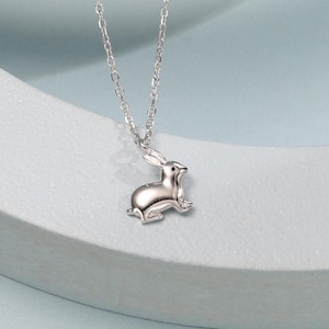 Collar con colgante de conejito en plata de ley, collar de conejo de plata, collar de liebre de plata