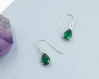 Pendientes colgantes CZ con corte de pera verde esmeralda en plata de ley, plata u oro, pendientes colgantes de gotas minimalistas, pendientes colgantes