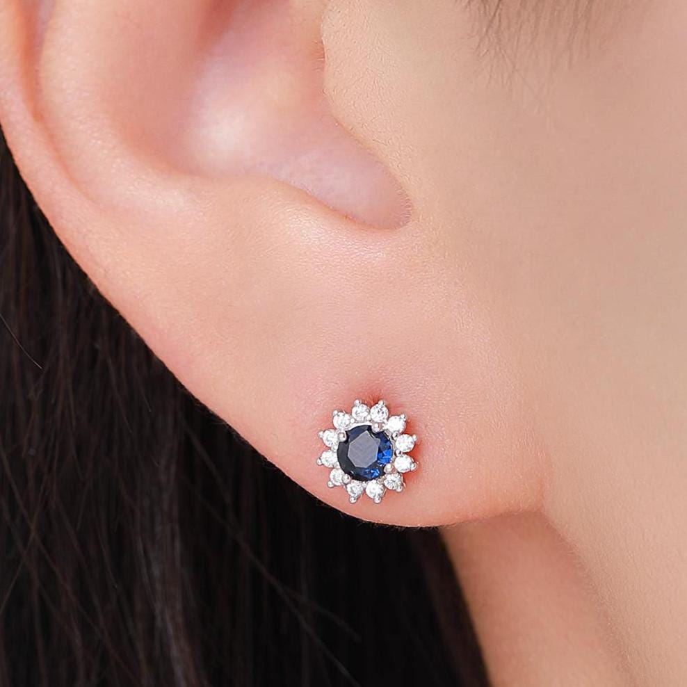Boucles D'oreilles Percées - Modèle Fleur Couleur Argent Avec Déco Bleue - Dormeuses 4614 - Occasion