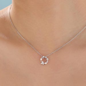 Vergeet me niet-ketting met bloem en vlinderkrans in sterlingzilver, zilver of goud of roségoud, kleine zirkonia's en bloemenketting