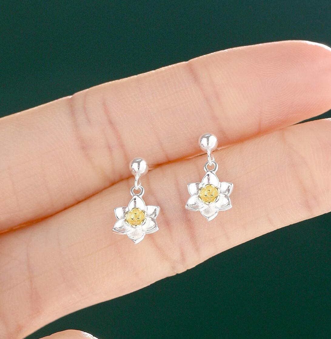 Orecchini fatti a mano in argento sterling con narciso, fiore di nascita di marzo - Italia