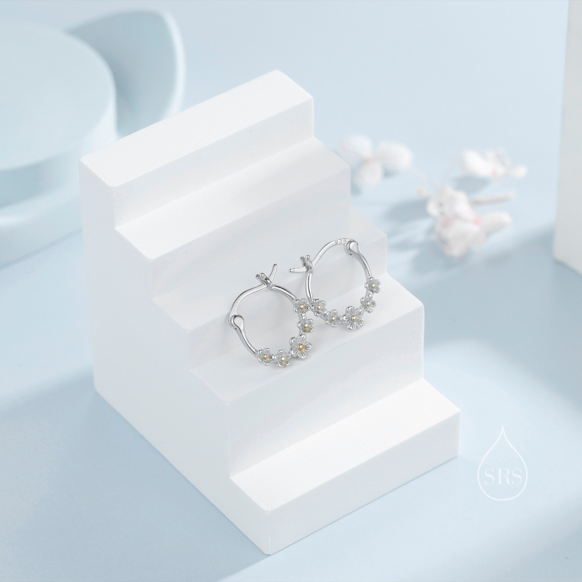 FABLE 忘れな草 シルバー スタッド フープ イヤリング 忘れな草フラワークラスターフープイヤリング（スターリング