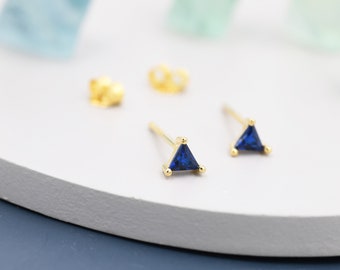 Orecchini a bottone in argento sterling con minuscoli zirconi cubici