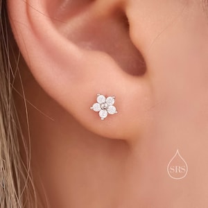 Orecchini asimmetrici a forma di fiore non ti scordar di me con bouquet di fiori CZ in argento sterling, argento, oro o oro rosa, orecchini a bottone con fiori CZ non corrispondenti immagine 2