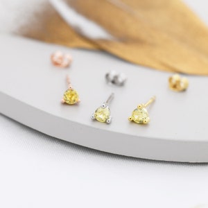 Orecchini a bottone in argento sterling con citrino giallo, orecchini con zirconi cubici da 3 mm con pietra portafortuna di novembre, a tre punte, argento, oro o oro rosa, orecchini impilabili