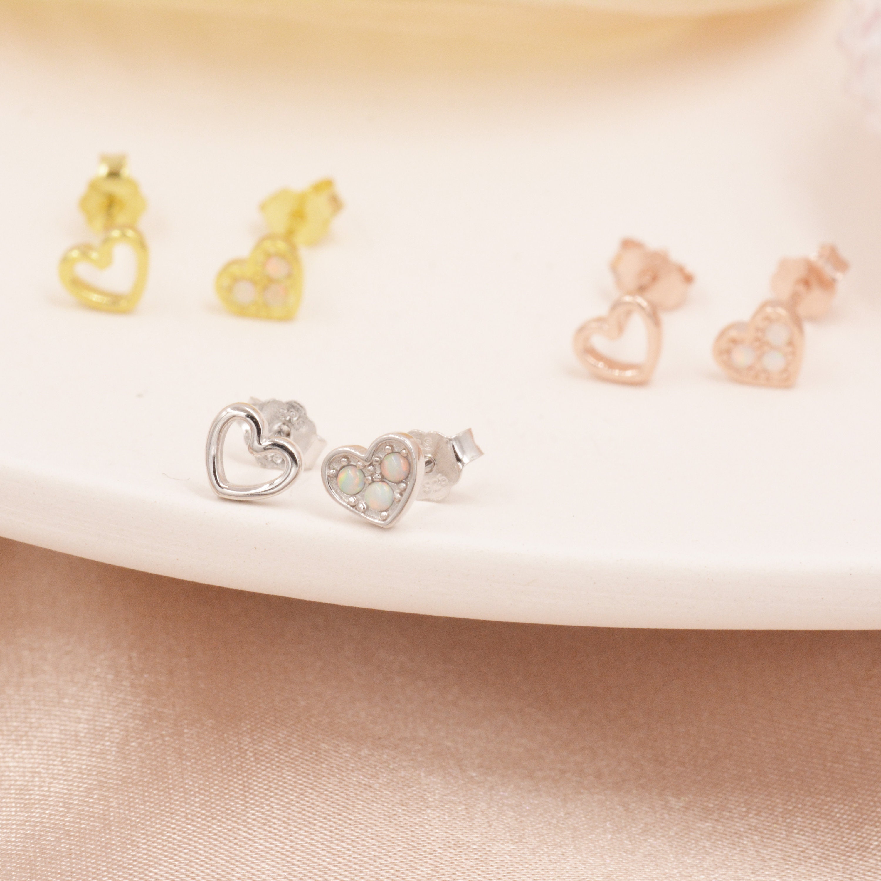 Pendientes Pequeños De Plata De Ley Con Corazón De ópalo Y Corazón Abierto Desiguales: Oro, Oro Rosa Y Plata. - España