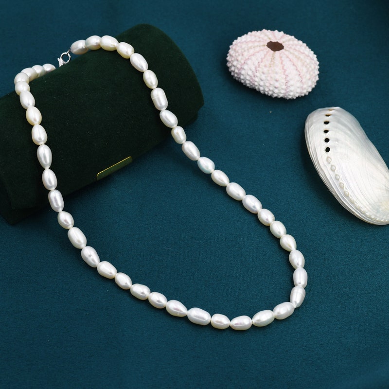 Oval Pearl Necklace main image 1