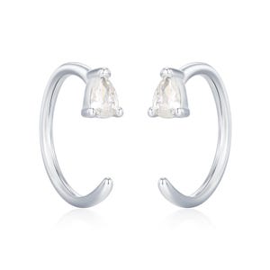 Peut inclure: Une paire de boucles d'oreilles cr&eacute;oles argent&eacute;es. Chaque boucle d'oreille est orn&eacute;e d'une pierre pr&eacute;cieuse claire en forme de poire en haut. Les cr&eacute;oles sont incurv&eacute;es, avec une finition lisse et polie. Fond blanc.