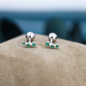 Pequeños pendientes con tres circonitas cúbicas de color verde esmeralda y cierre de rosca en plata de ley, plata u oro, pequeños pendientes con barra y tres estrellas de circonitas cúbicas, pendientes apilables